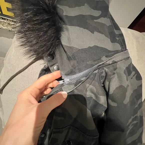 Reversible Real Fur lined (removable) camo vest with hood- Wear it 4 ways! - Picture 4 of 7